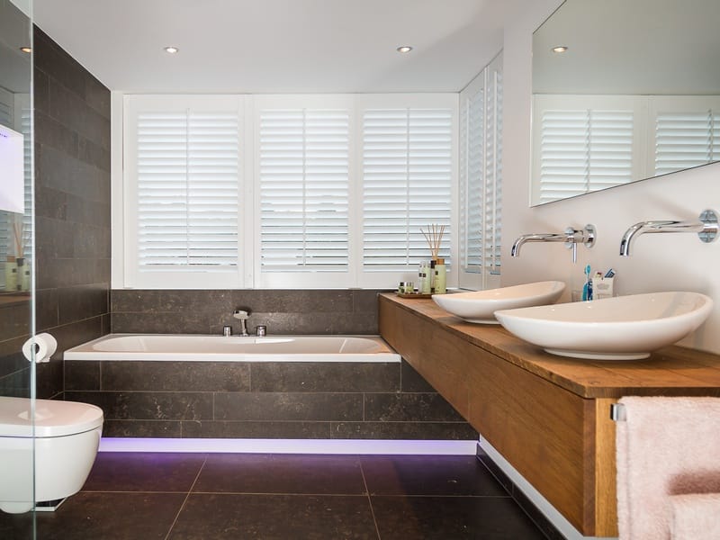 Badkamer laten installeren voor een redelijke prijs? wat kost dat ... Bad vervangen door nieuw bad